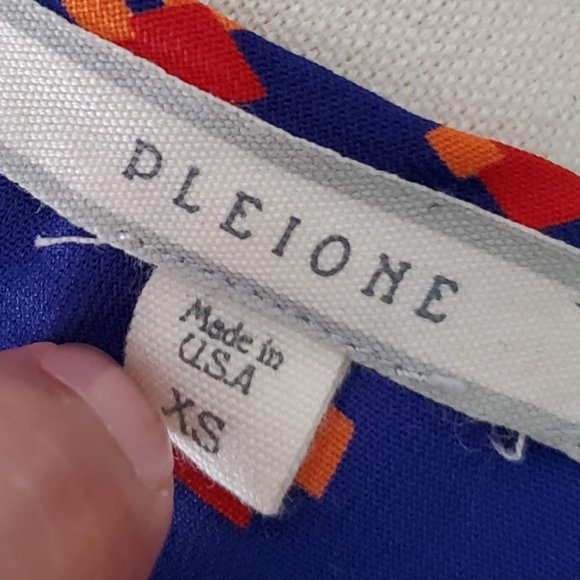 Pleione sleeveless top blue with geo pattern XS - Picture 6 of 8